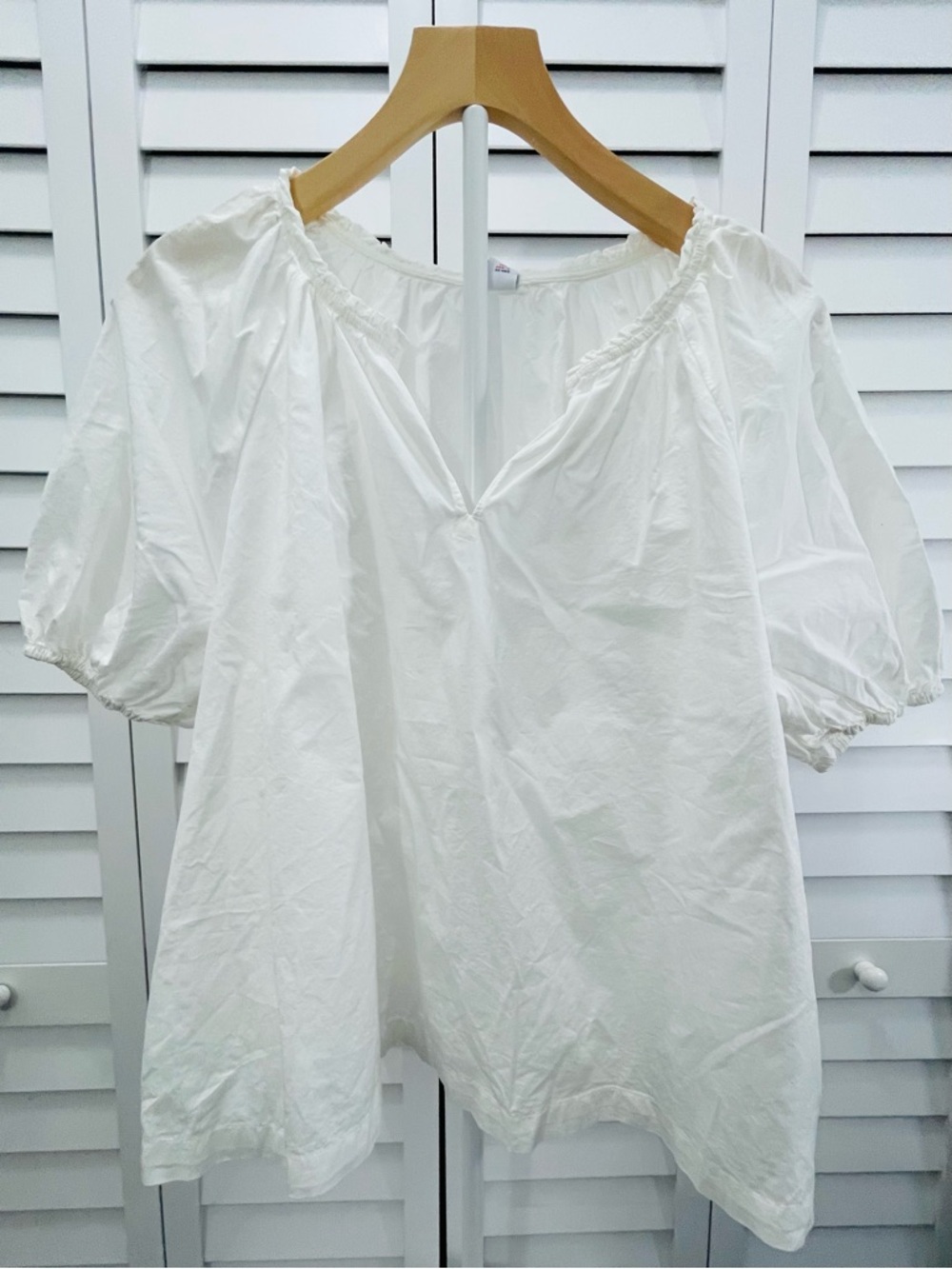 Old Navy White Puff Sleeve Peasant Top